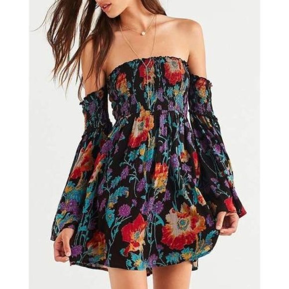 Ecote Dresses & Skirts - Ecote Black Floral Off Shoulder Dress Size Small